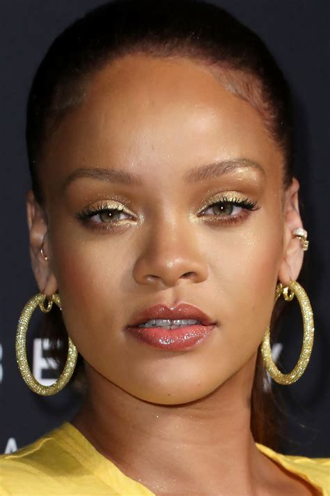 rihanna fenty face.